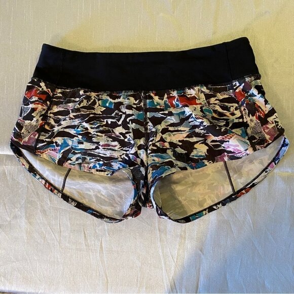 Lululemon Run: Speed Short  Ladies 4 MultiColour Graffiti - Picture 12 of 12